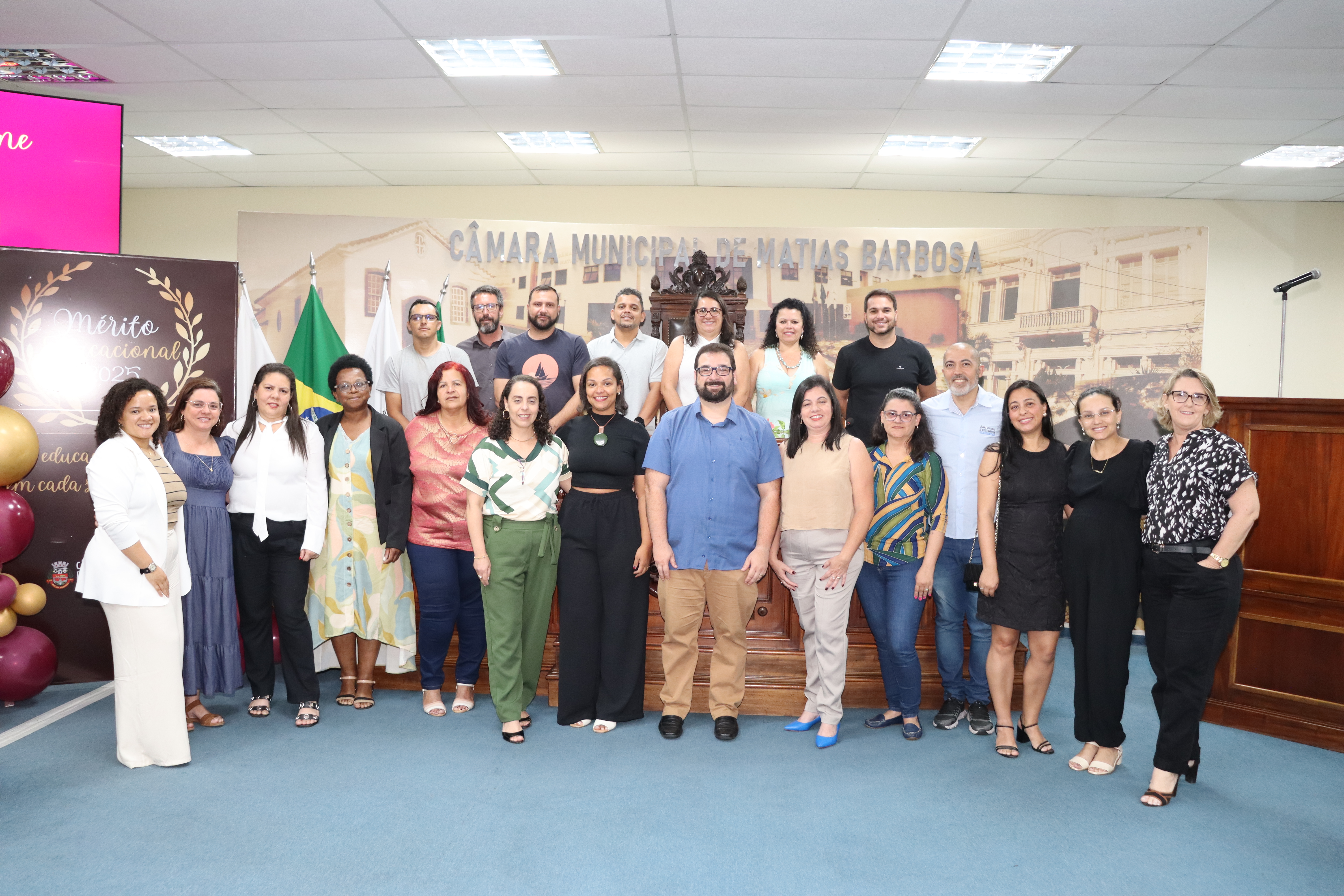 Professoras da rede municipal recebem o prêmio “Mérito Educacional”