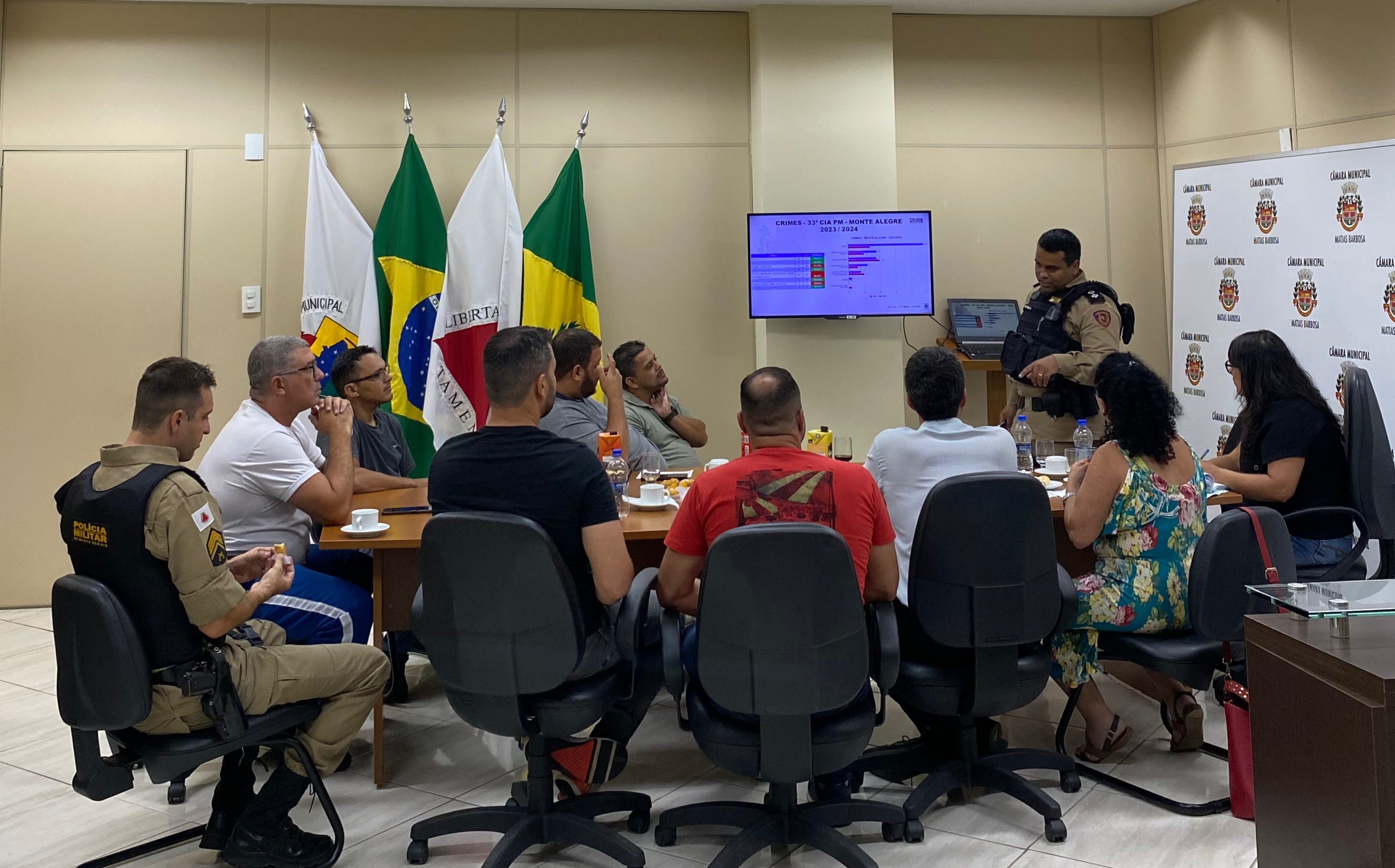 Vereadores recebem Polícia Militar em reunião sobre segurança na cidade